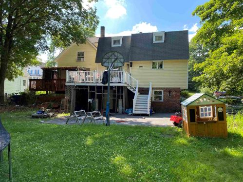 18 Brook St, Derry, NH 03038-2603