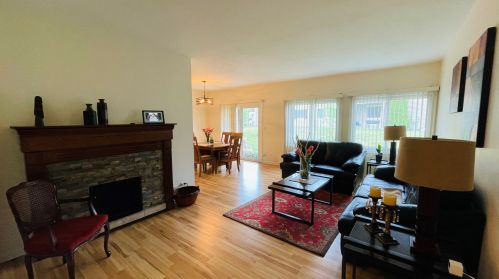 226 Winding Oak Ln, Buffalo Grove, IL 60089-1585