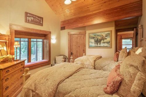 10221 Dick Barter, Truckee CA  96161-5172 exterior