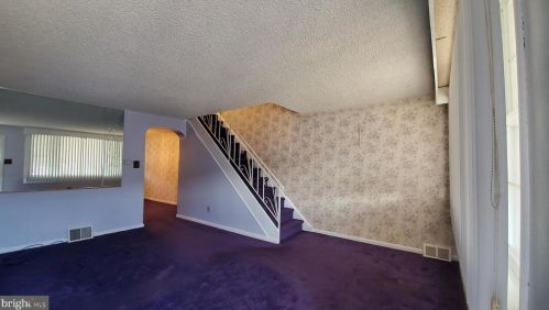 8764 Ditman St, Philadelphia, PA 19136-2104