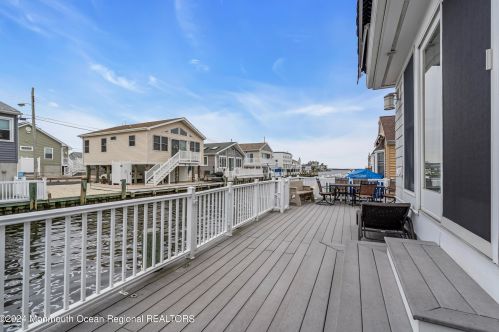 211 Canal Ln, Lavallette NJ  08735-1604 exterior
