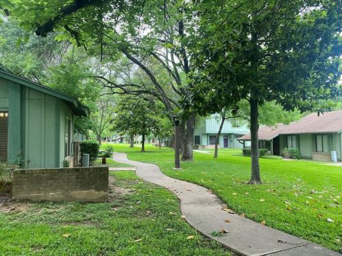 5125 Fort Clark Dr, Austin TX  78745-2437 exterior