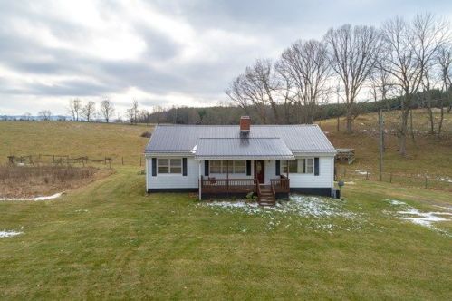 1049 Suiter Rd, Bland, VA 24315-5408