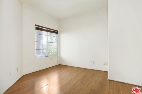 889 Calle Amable, Glendale CA  91208-3058 exterior