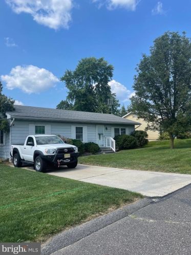 26 Girard Ave, Erial, NJ 08081-1429