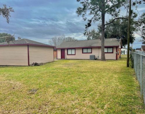 229 Bastrop St, Angleton TX  77515-4105 exterior