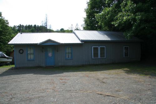 28 Blaine Ave, Elliottsville Township, ME 04443-6319