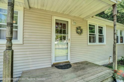 18 Oak Ln, Plumsted Township, NJ 08533-1812