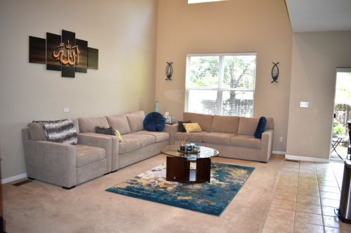 1706 Buckingham Dr, Des Plaines IL  60018-3600 exterior