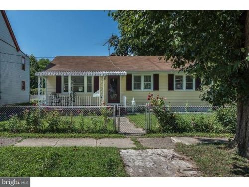 419 Magnolia St, Beverly, NJ 08010-1525