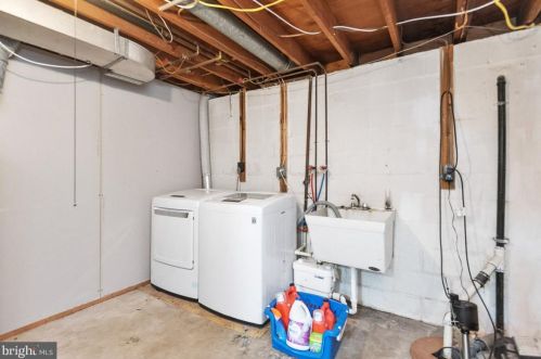 201 Newport Dr, Severna Park MD exterior