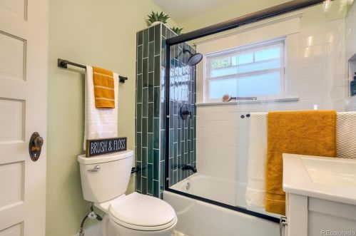 3221 Grant St, Englewood CO 80113-6829 exterior