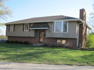 123 Roselawn Dr, Holton, KS 66436-1559