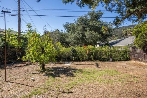 3300 Montrose Ave, Glendale CA 91214-3341 exterior