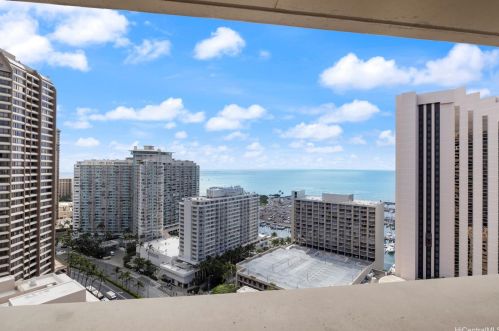 1700 Ala Moana Blvd, Honolulu HI  96815-1415 exterior