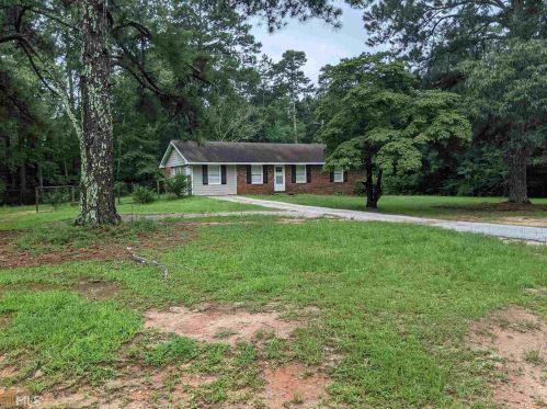 35 Moss Rd, Porterdale, GA 30016-5304