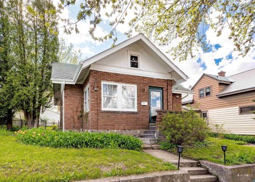 39 8th St, Scanlon, MN 55720-1807