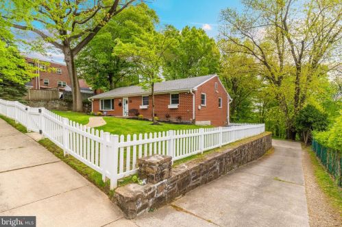 6910 Cliff Rd, Philadelphia PA  19128-4405 exterior