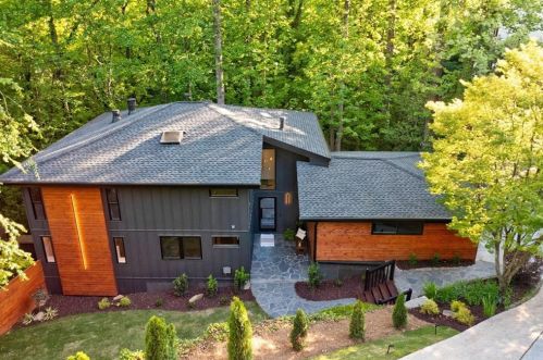 620 Colebrook Ct, Atlanta GA  30327-4710 exterior