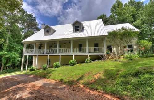21 Old Mill Rd, Rydal, GA 30171-1024