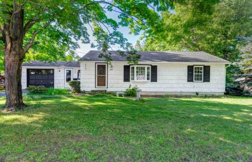 15 Fairlane Ave, Nashua, NH 03060-4321