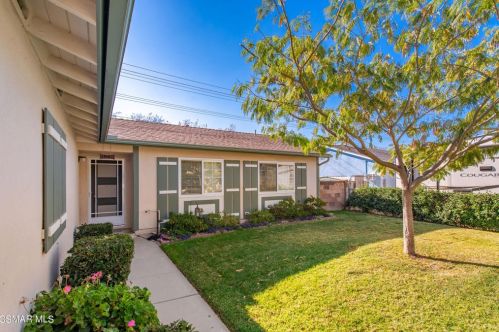 288 Hermes St, Simi Valley, CA 93065-1725