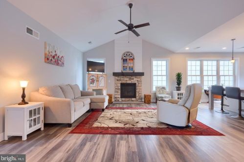 412 Constitution Dr, Ephrata PA  17522 exterior
