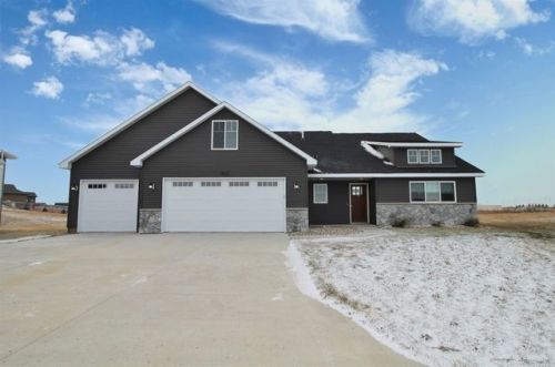 1913 26th Ave, Minot, ND 58703-9007