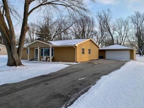 2302 Thomas Rd, Valpo, IN 46383-1655