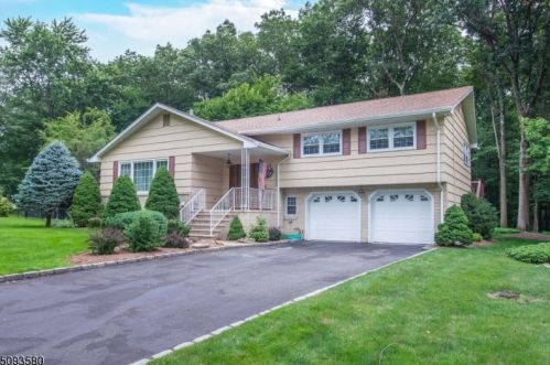 37 Holly Dr, Parsippany, NJ 07054-2423