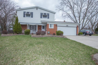 531 Fairview Cir, Schaumburg, IL 60193-2621