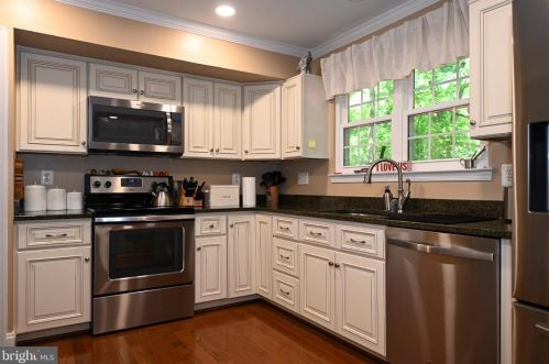5810 Wood Poppy Ct, Springfield VA  22015-2715 exterior