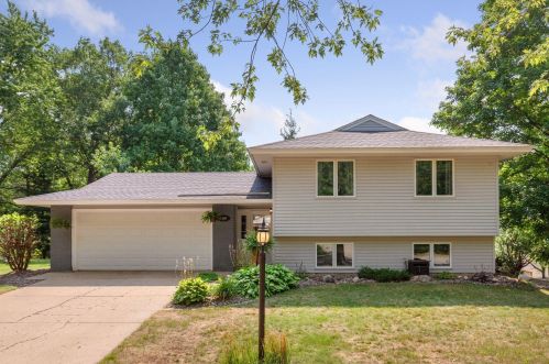 6300 Greenleaf Trl, Saint Paul, MN 55124-4606