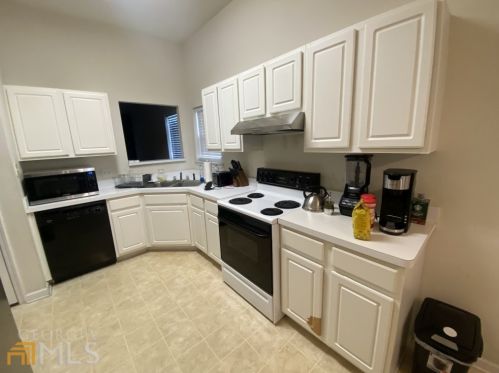 2376 Carousel Park Dr, Morrow, GA 30260-2707