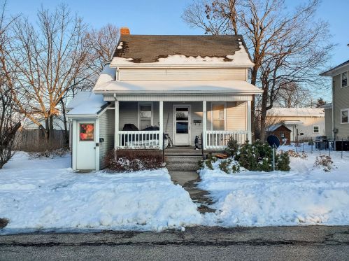 9 Randolph St, Hollowayville, IL 61356-1674