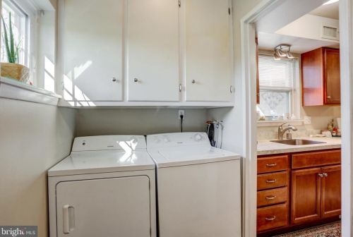 48 Valleybrook Dr, Lancaster PA  17601-4618 exterior