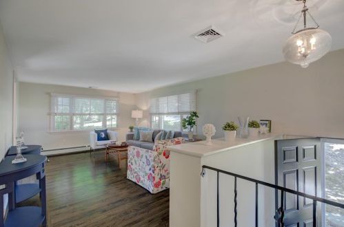 31 Coggeshall Ave, Middletown RI  02840-4078 exterior