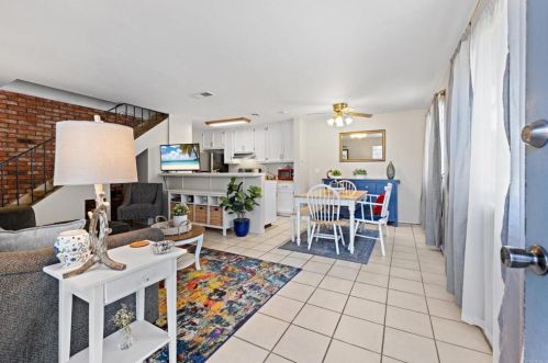 9905 Mission Gorge Rd, Santee, CA 92071-3842