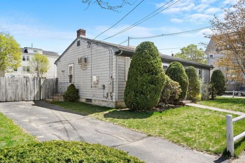 35 Meader St, Providence, RI 02909-1641