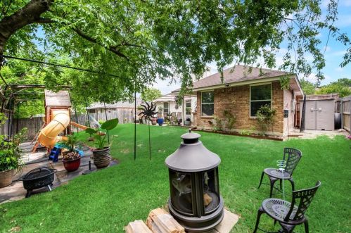 1131 Brookside Dr, Cedar Hill TX 75104-8800 exterior