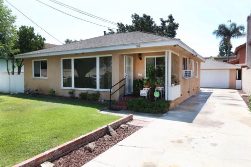 7812 Denver St, Paramount, CA 90723-2212