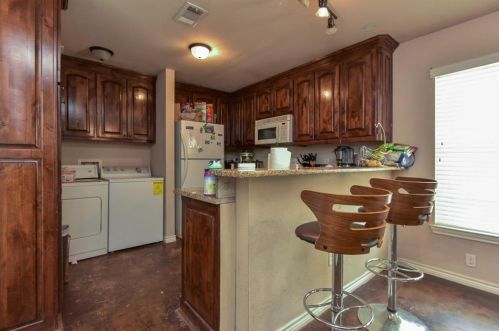 2530 University Dr, Fort Worth TX  76109-1146 exterior