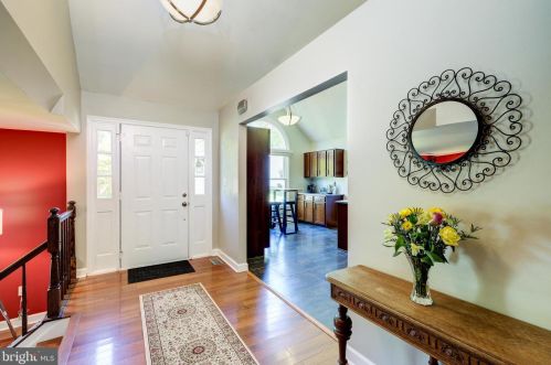 5261 Dunleigh Dr, Springfield, VA 22015-1646
