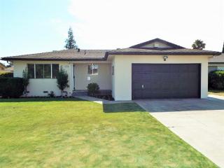 2859 Winery Ave, Clovis, CA 93612-4611