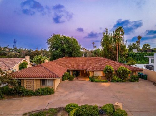 2015 Alga Rd, Carlsbad, CA 92009-6116