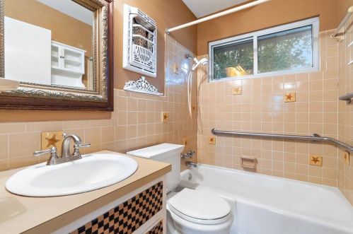 7204 Bucknell Dr, Austin TX  78723-1630 exterior