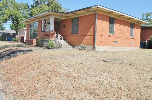 2651 12th St, Dallas TX  75211-2704 exterior
