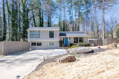 231 Cross Gate Dr, Marietta, GA 30068-3921