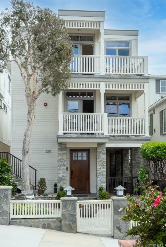 220 20th St, Manhattan Beach, CA 90266-4531