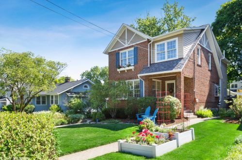 365 Vine Ave, Glendale Heights, IL 60137-4949